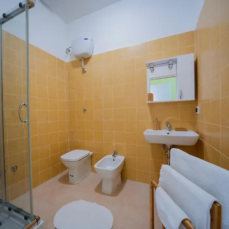 Ma.li. Alojamento de Acomodação e Pequeno-almoço Nápoles